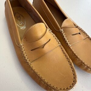 Tod's Tan Leather Loafers - 38 EU